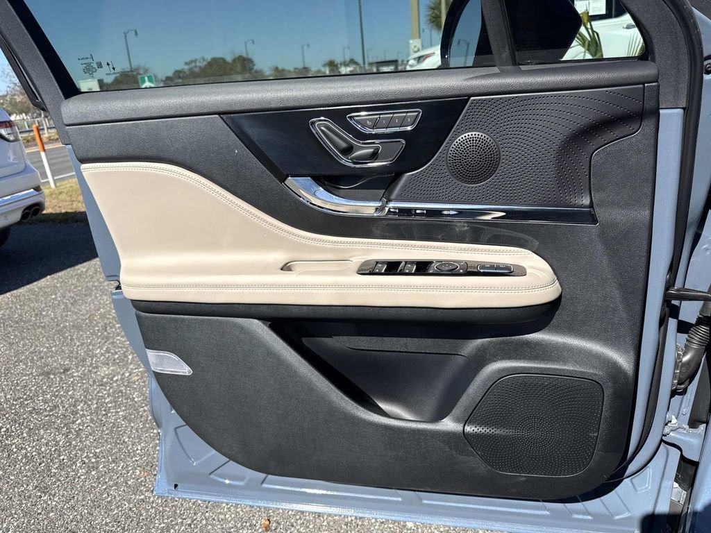 New 2026 Lincoln Corsair Premiere image 18