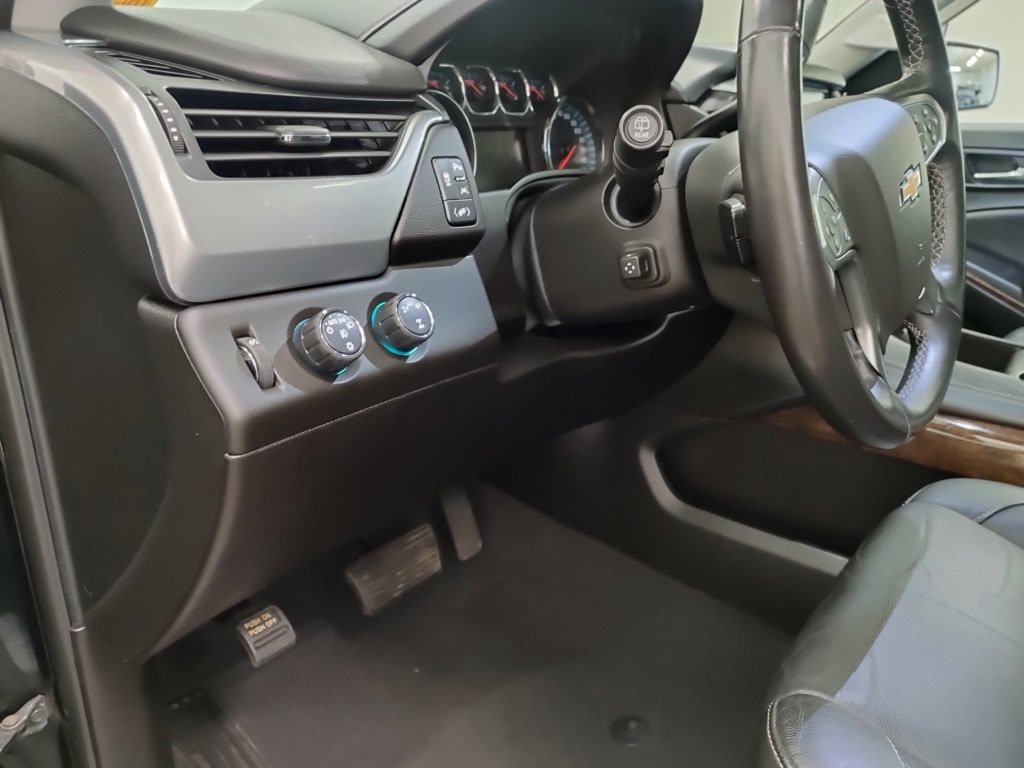 Used 2019 Chevrolet Tahoe LT w/ Luxury Package AWD/4WD image 12