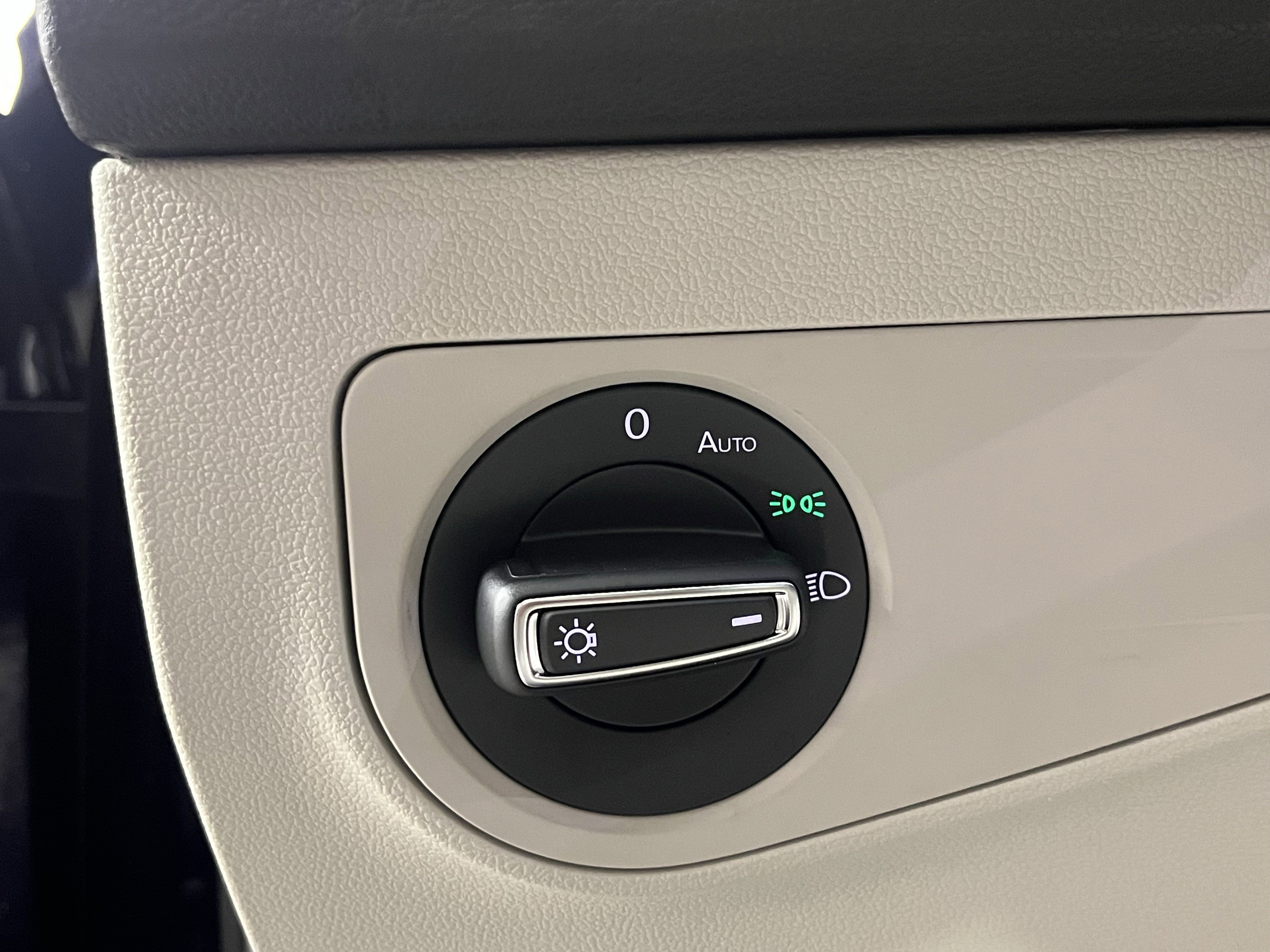 Certified 2022 Volkswagen Tiguan SE w/ Panoramic Sunroof Package image 20