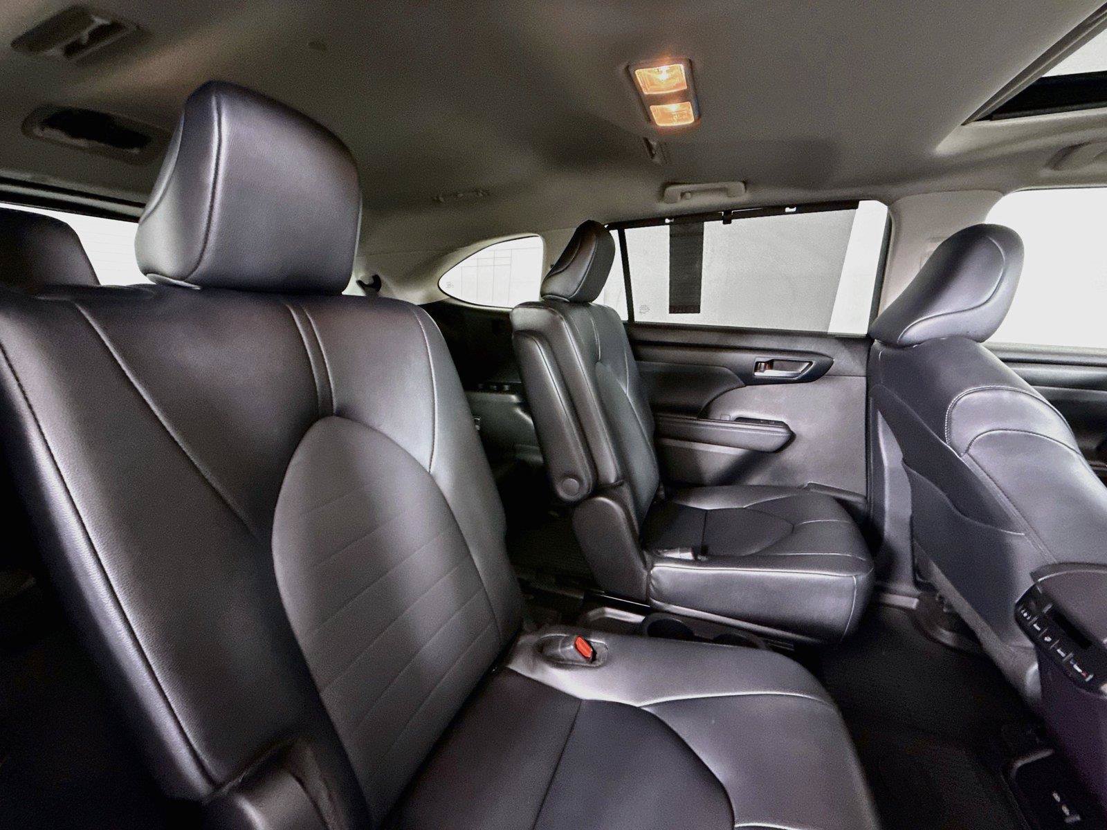 Certified 2025 Toyota Highlander XLE FWD image 41