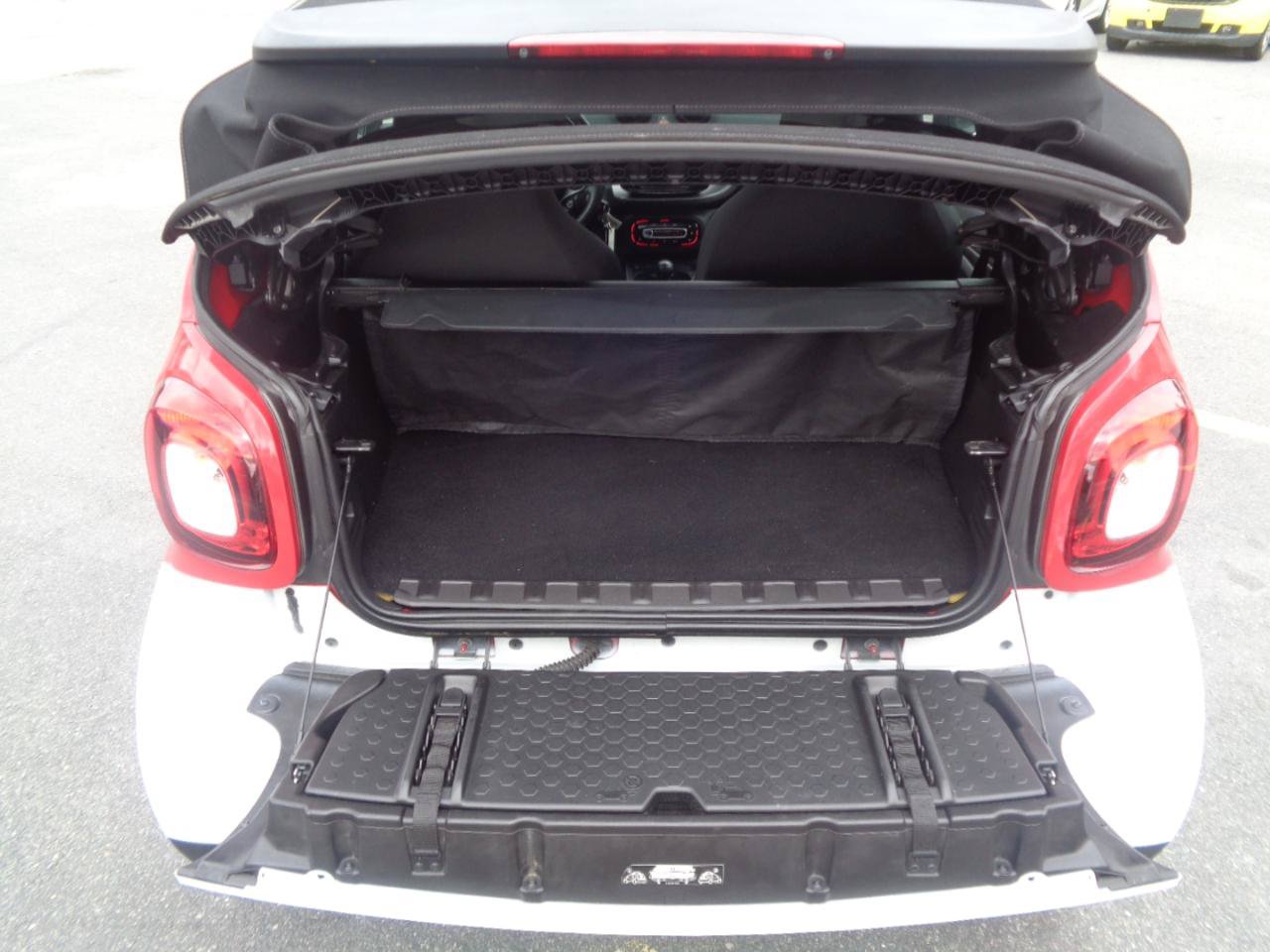 Used 2017 smart fortwo passion RWD image 31