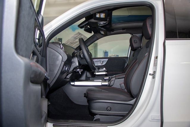 Certified 2023 Mercedes-Benz GLB 250 4MATIC image 22