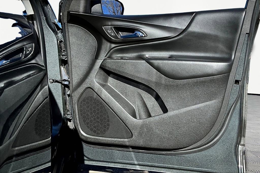 Used 2018 Chevrolet Equinox LT w/ LPO, Blackout Package image 19