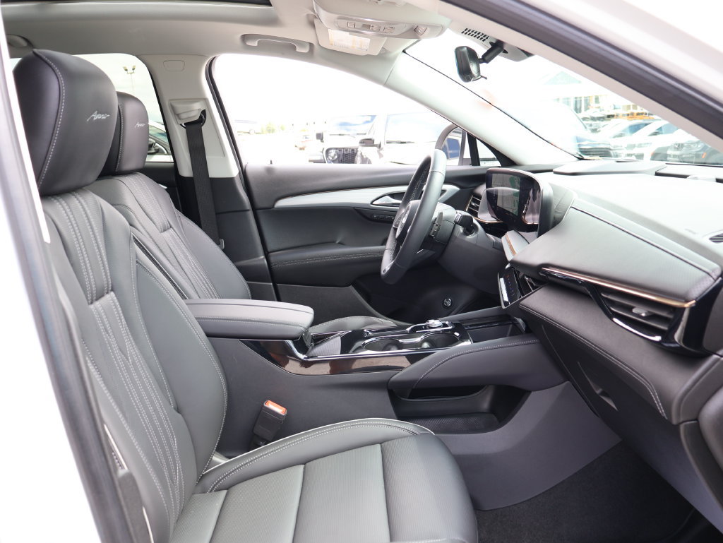 Used 2025 Buick Envision Avenir AWD/4WD image 8