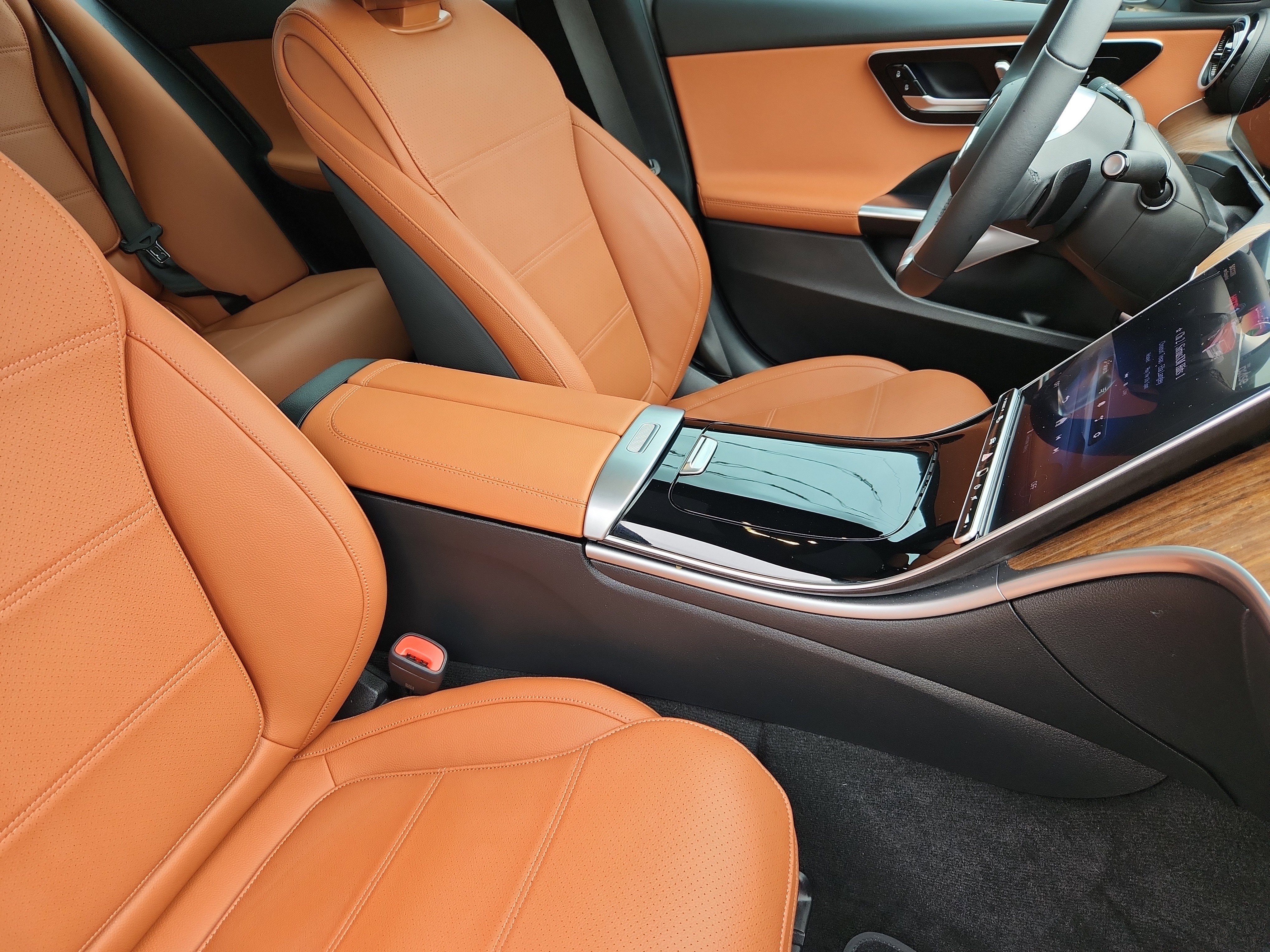 Used 2025 Mercedes-Benz C 300 4MATIC Sedan image 16