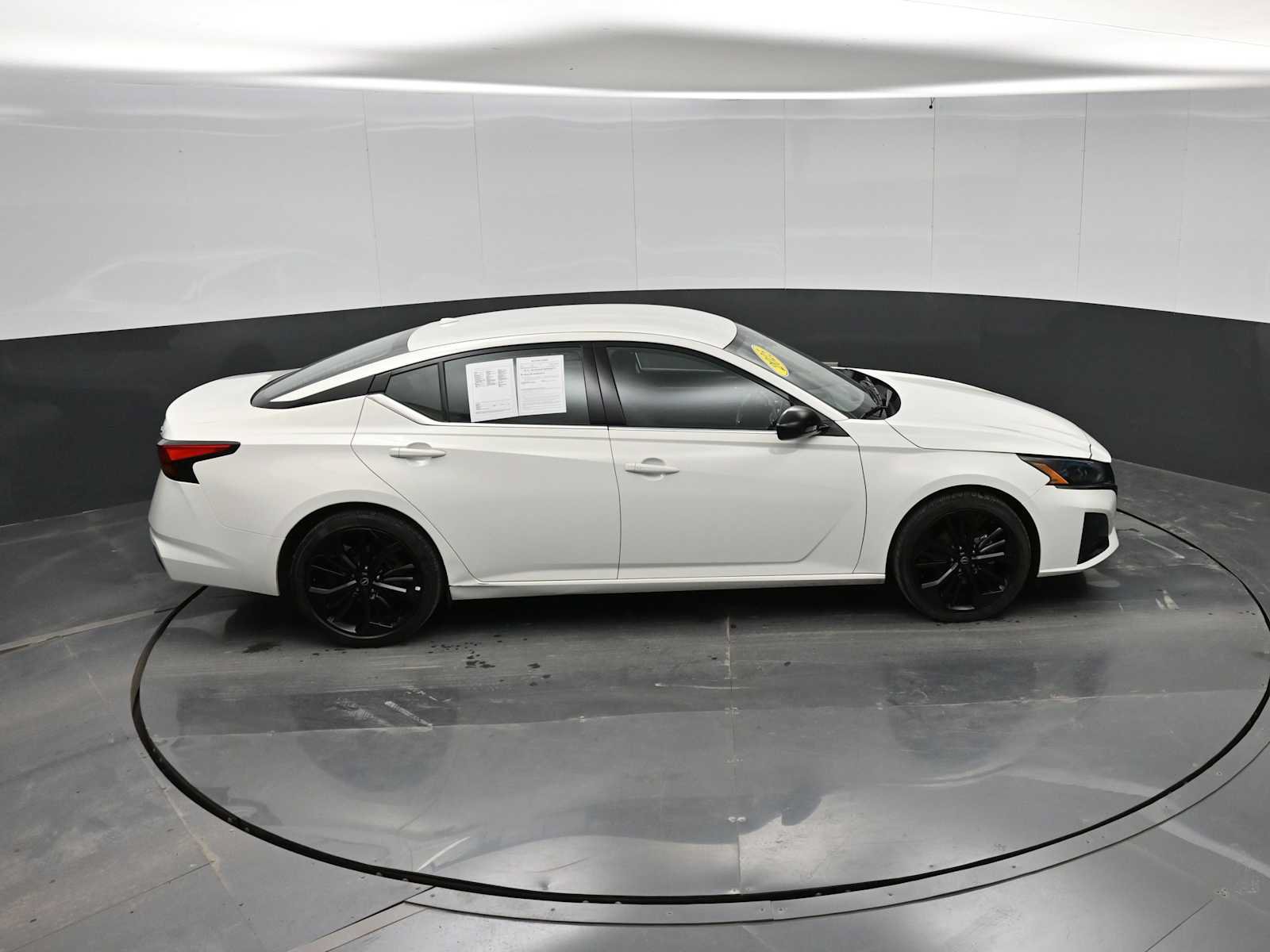 Used 2025 Nissan Altima 2.5 SR FWD image 36