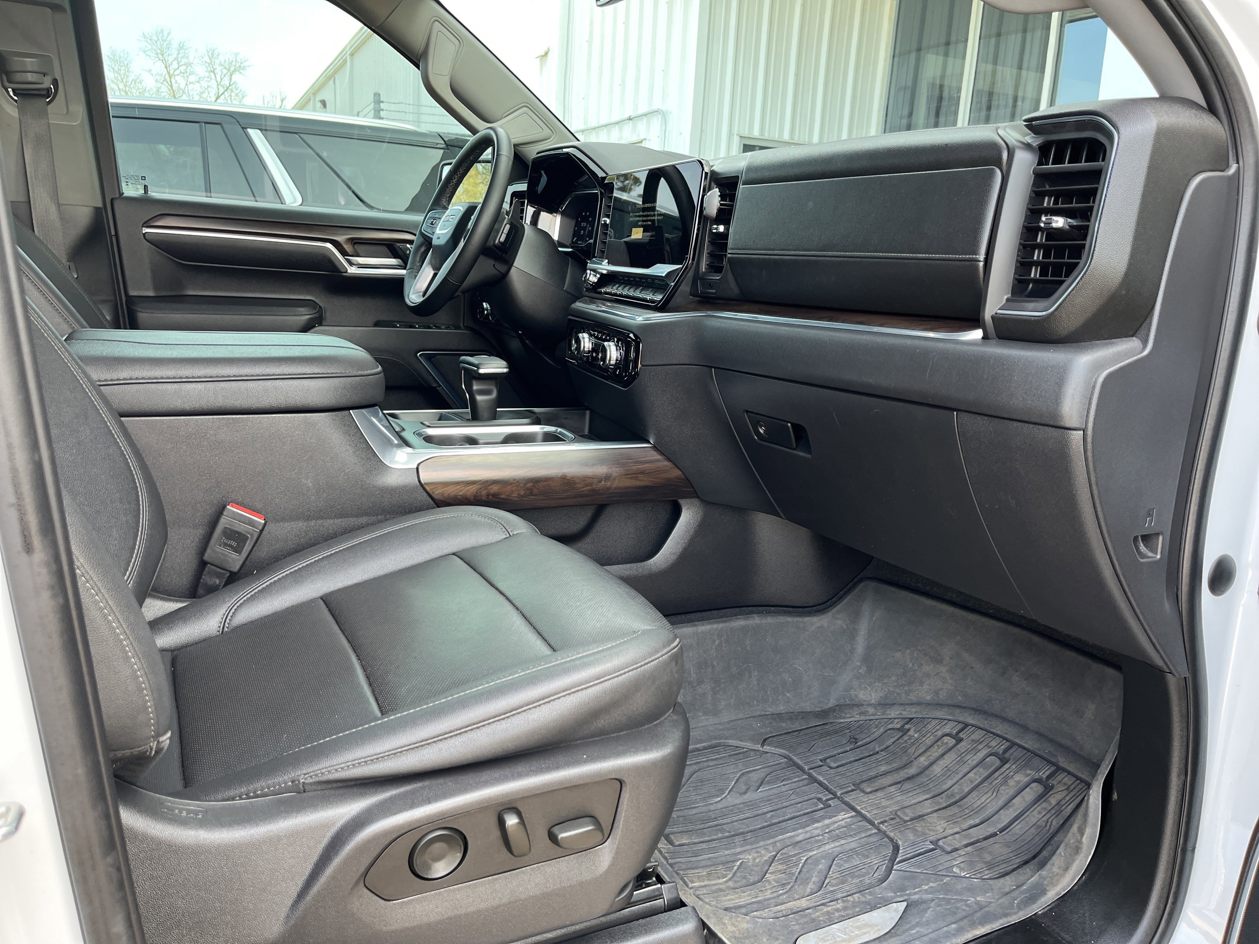 Used 2023 GMC Sierra 1500 SLT image 16