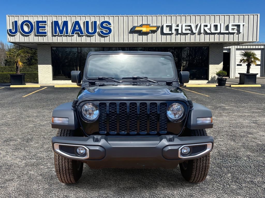 Used 2023 Jeep Gladiator Sport image 3