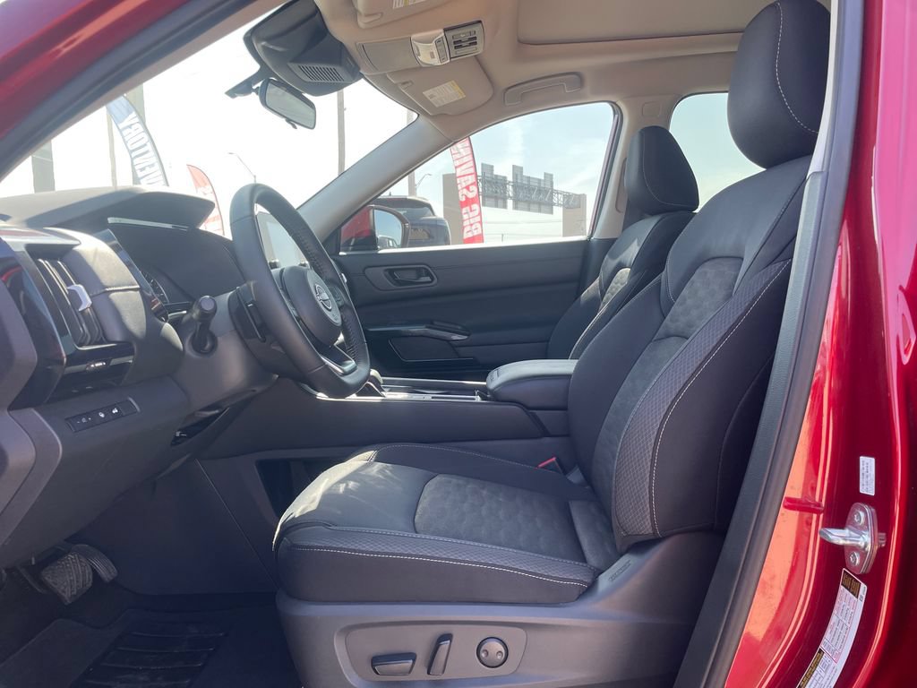 Certified 2025 Nissan Pathfinder SV w/ SV Premium Package FWD image 23