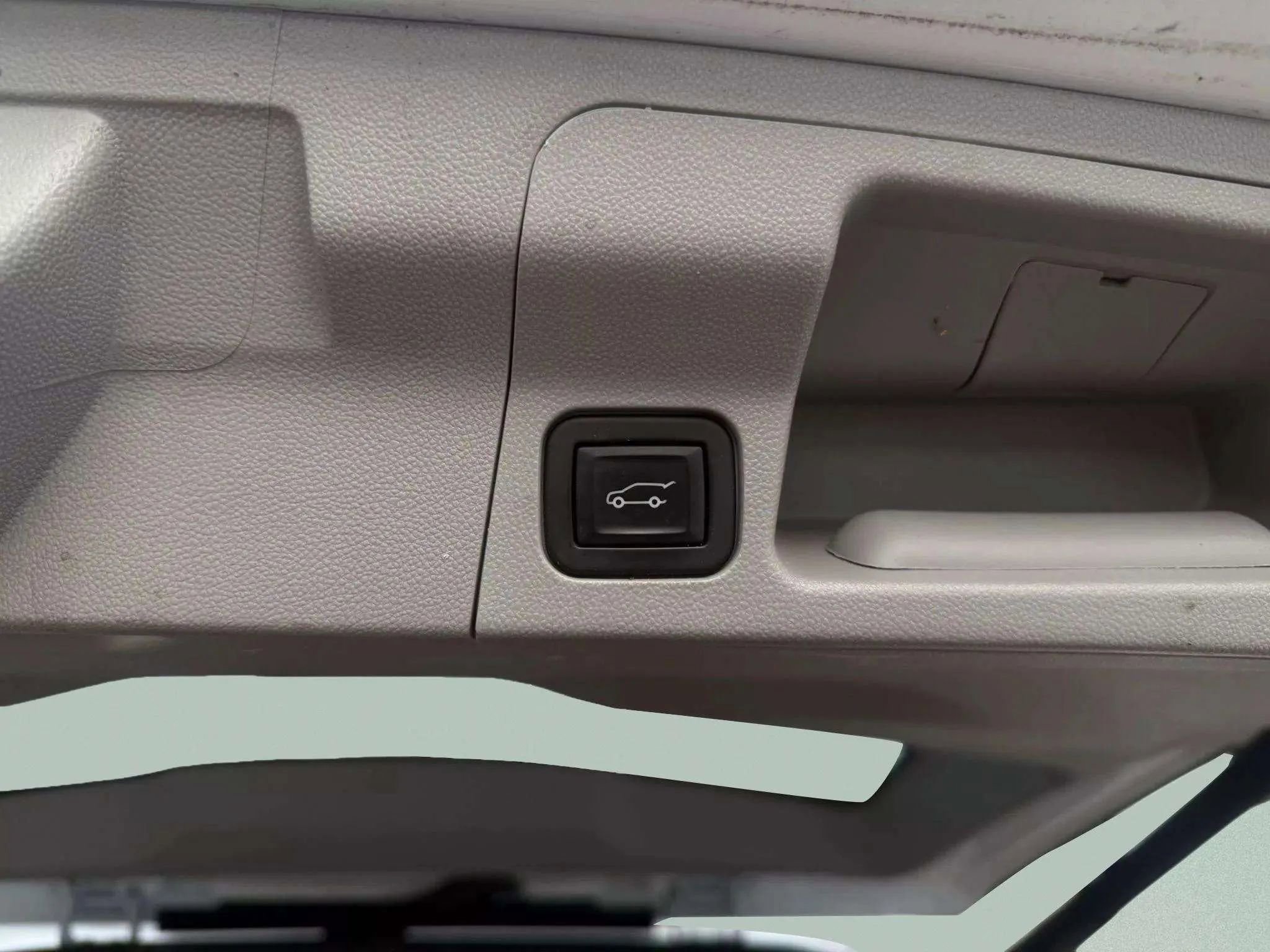 Used 2023 GMC Acadia SLE w/ Driver Convenience Package image 17