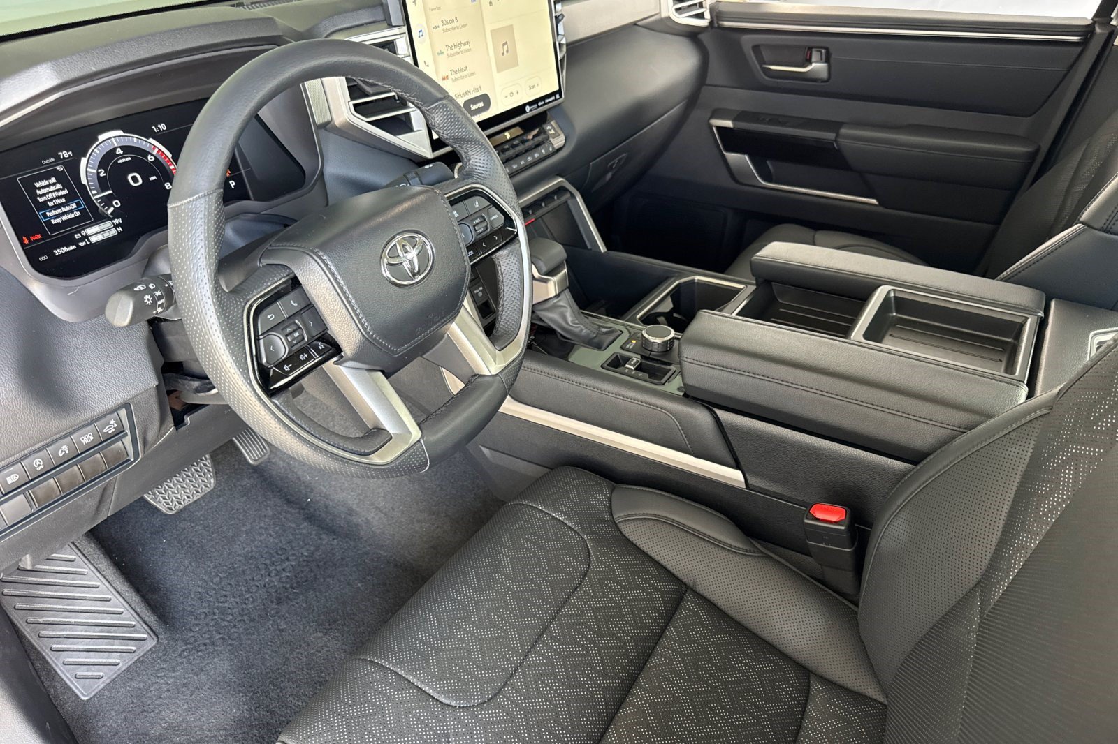 Used 2024 Toyota Tundra Limited AWD/4WD image 4