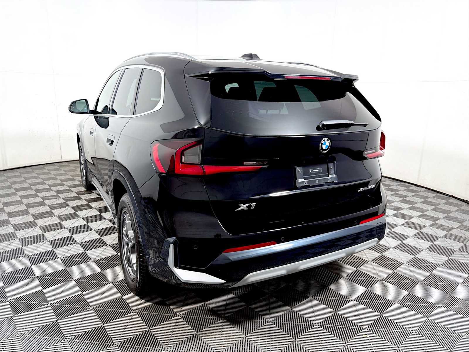 Used 2024 BMW X1 xDrive28i w/ Convenience Package AWD/4WD image 5