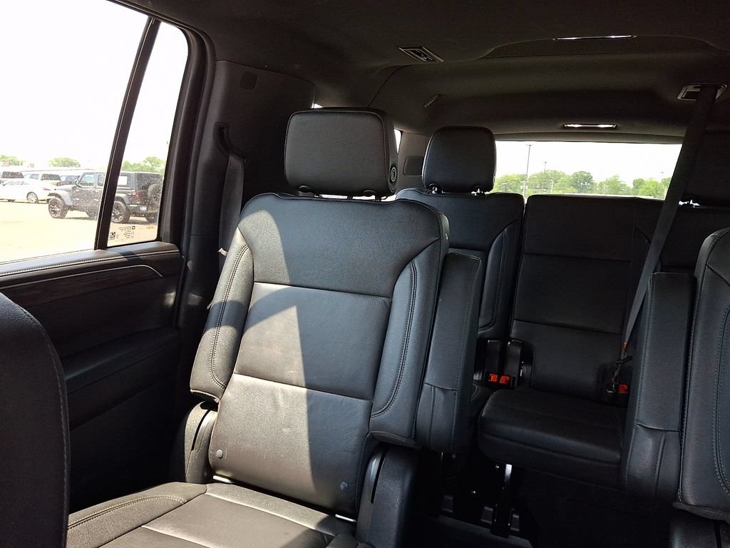 Used 2022 Chevrolet Suburban Z71 w/ Luxury Package AWD/4WD image 19