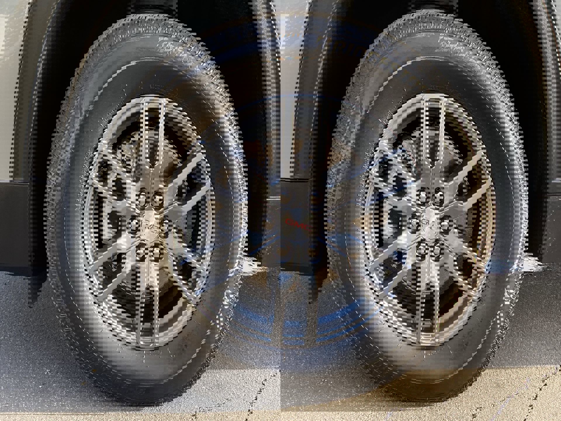 Used 2025 GMC Acadia Elevation image 34