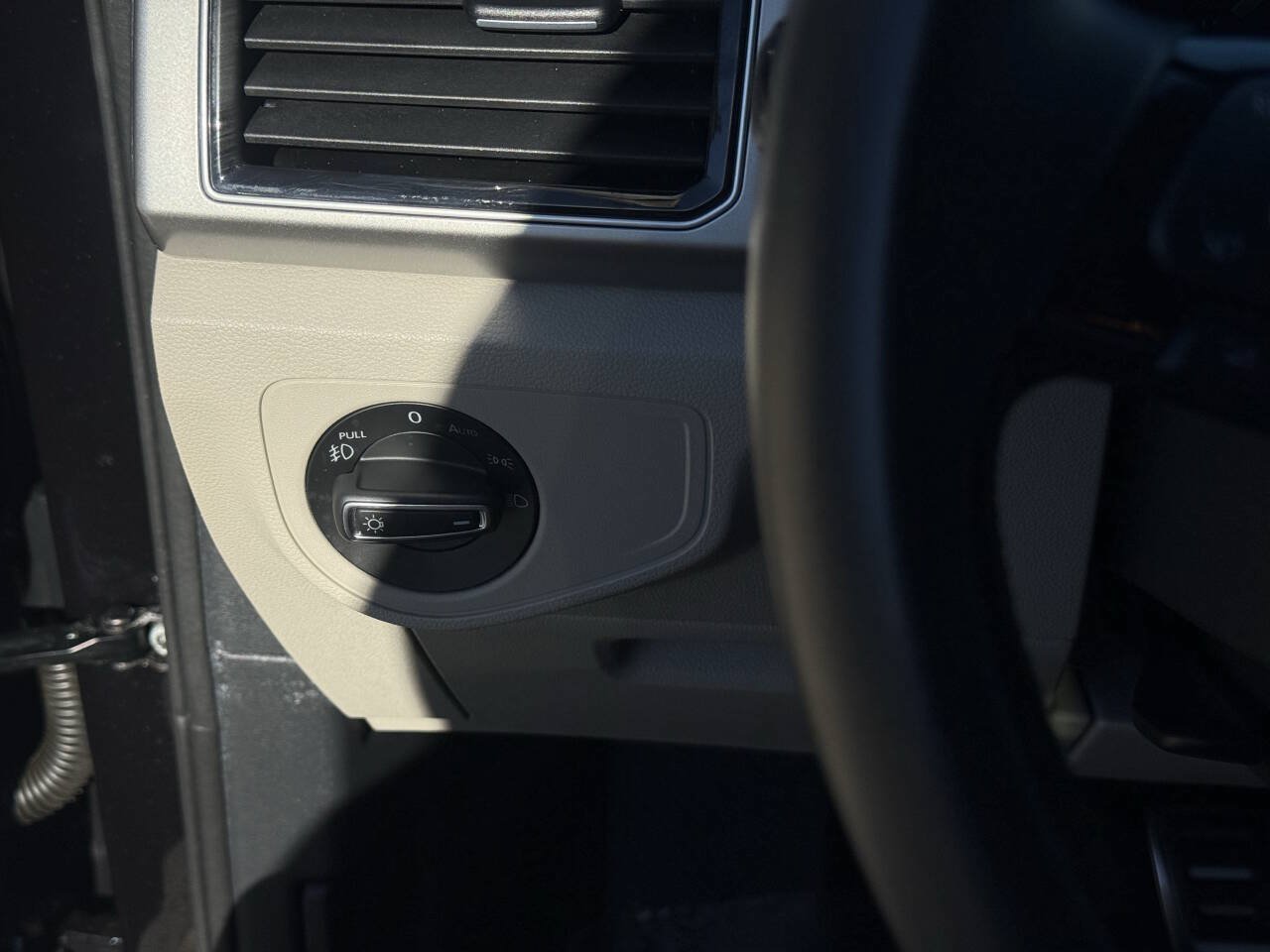 Used 2019 Volkswagen Atlas SEL R-Line AWD/4WD image 15