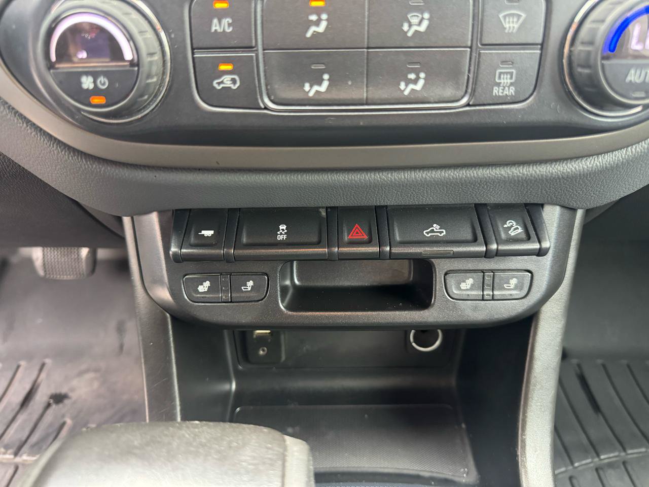 Used 2017 Chevrolet Colorado Z71 AWD/4WD image 34