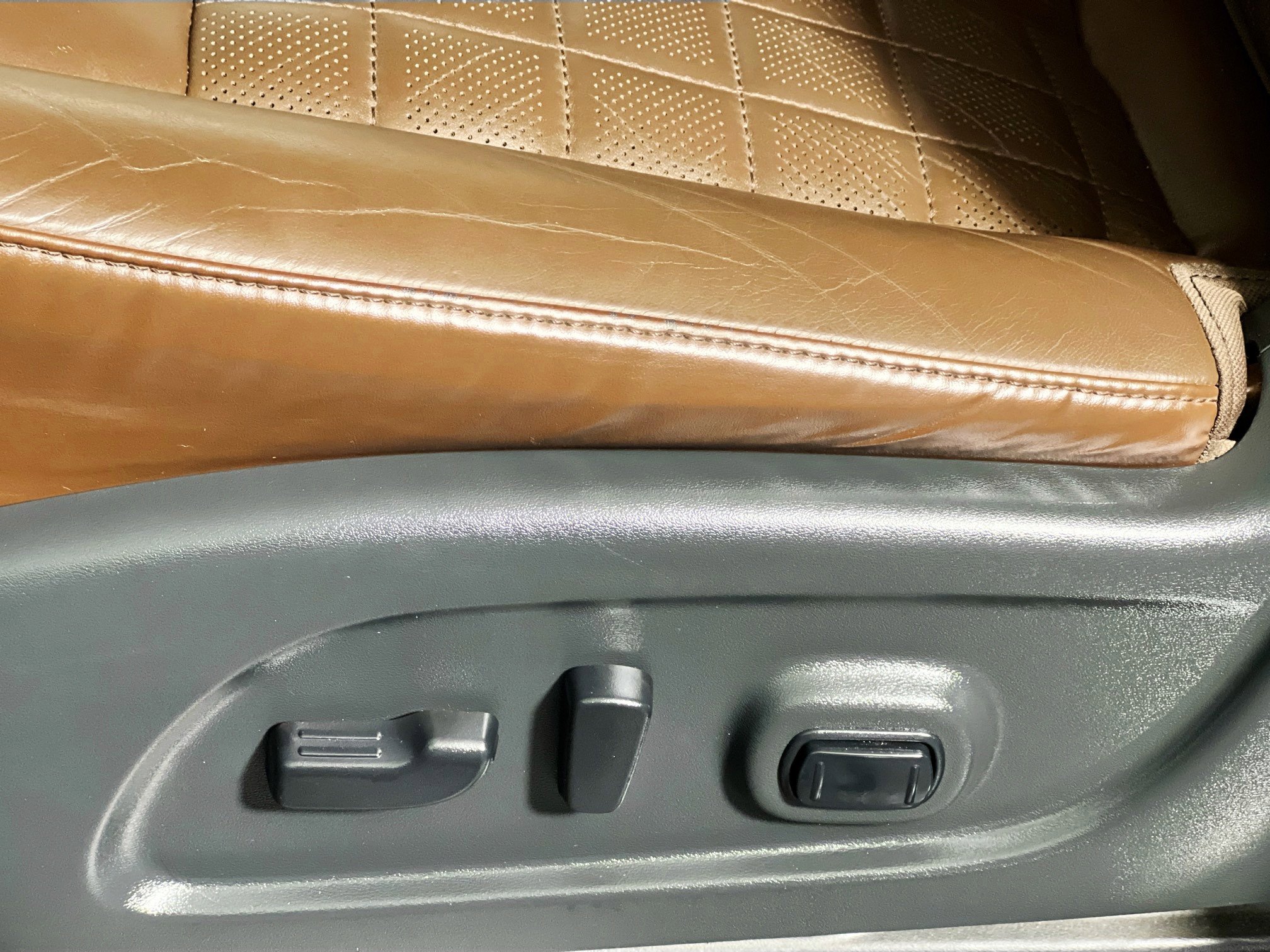 Used 2020 Nissan Titan Platinum Reserve w/ Moonroof Package image 15