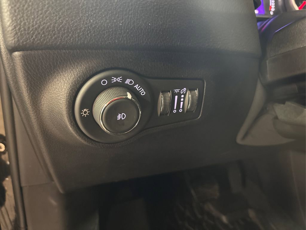 Used 2020 Jeep Compass Latitude AWD/4WD image 35