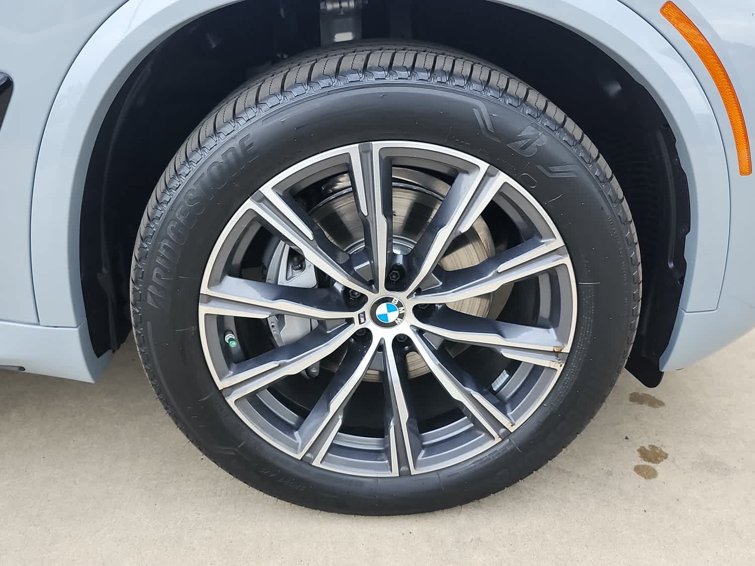 New 2026 BMW X5 xDrive40i w/ M Sport Package AWD/4WD image 8