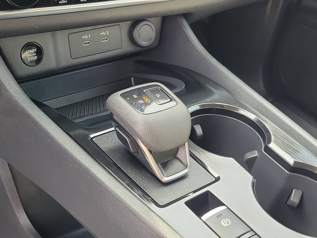 Certified 2025 Nissan Rogue SV FWD image 33