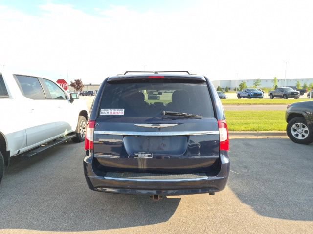 Used 2015 Chrysler Town & Country Touring-L w/ Driver Convenience Group FWD image 6
