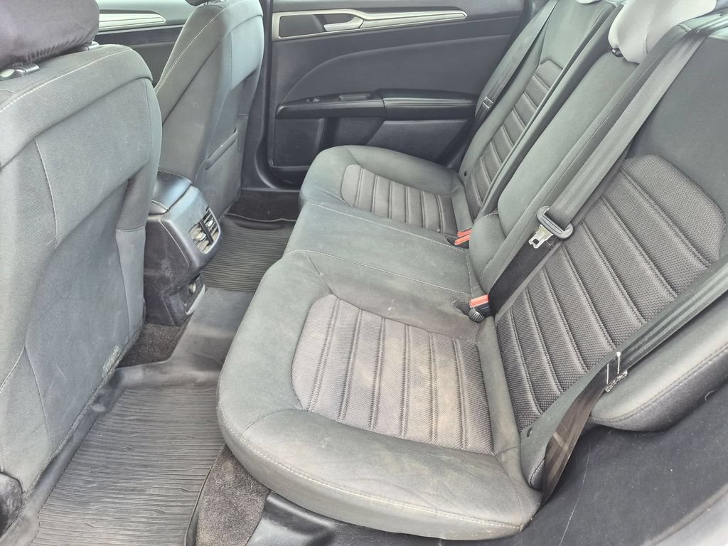 Used 2020 Ford Fusion SE FWD image 25