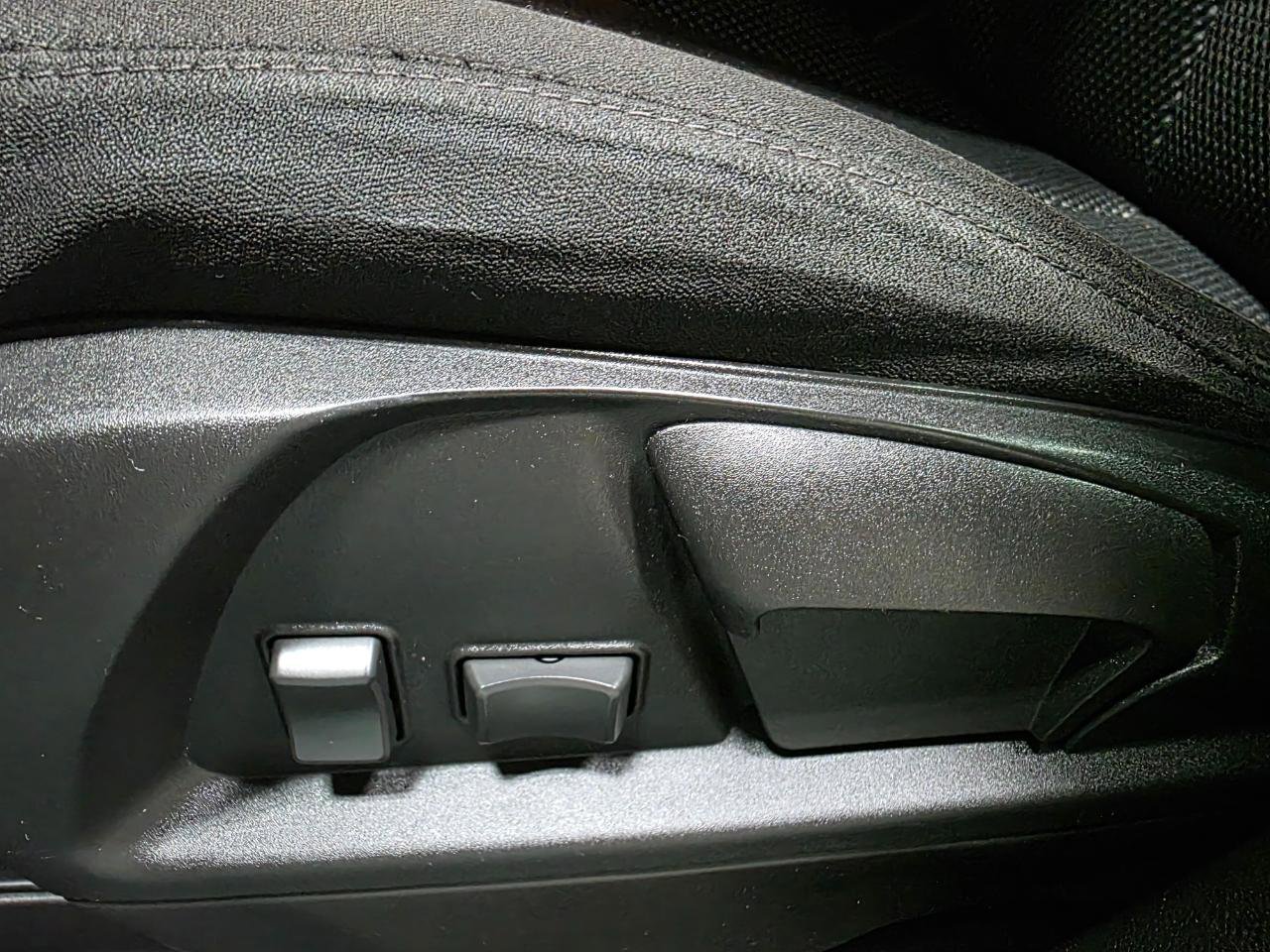 Used 2016 Chevrolet Equinox LS AWD/4WD image 17