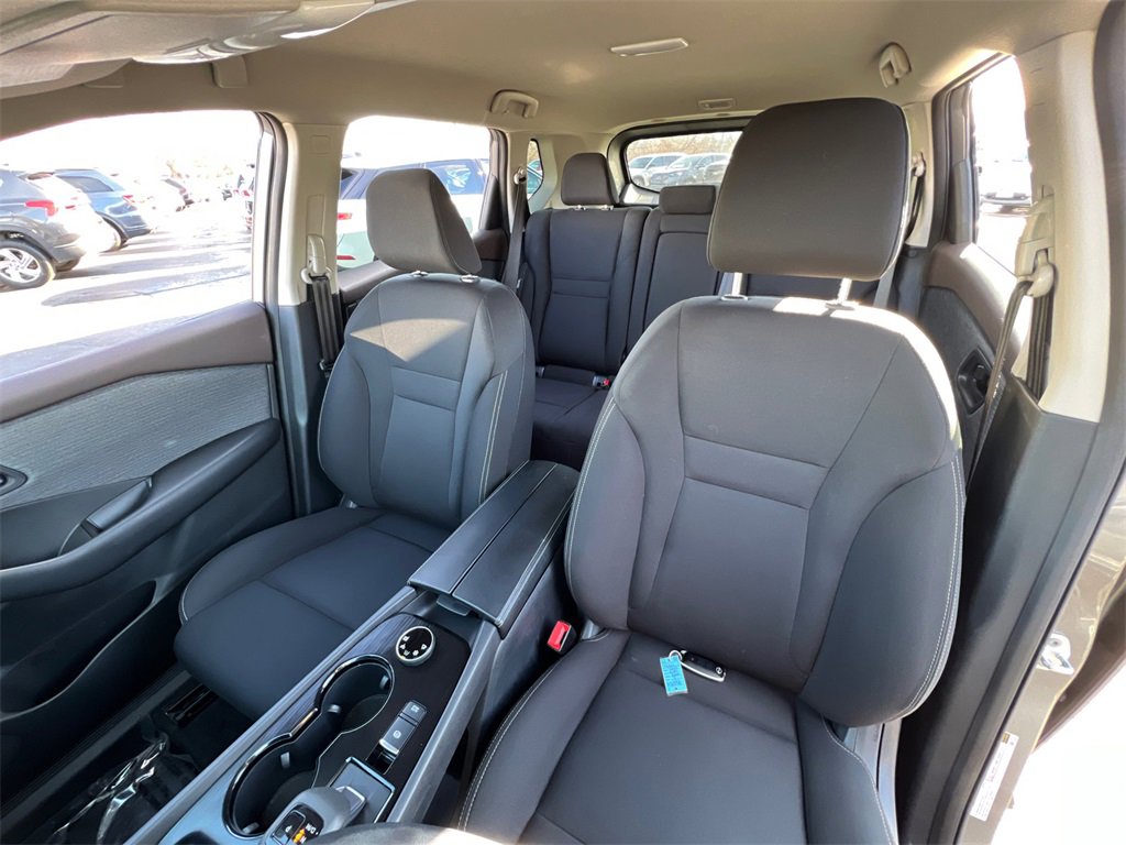 Used 2023 Nissan Rogue S image 23