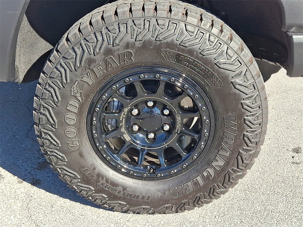 Used 2024 GMC Canyon AT4X w/ AT4X AEV Edition image 11