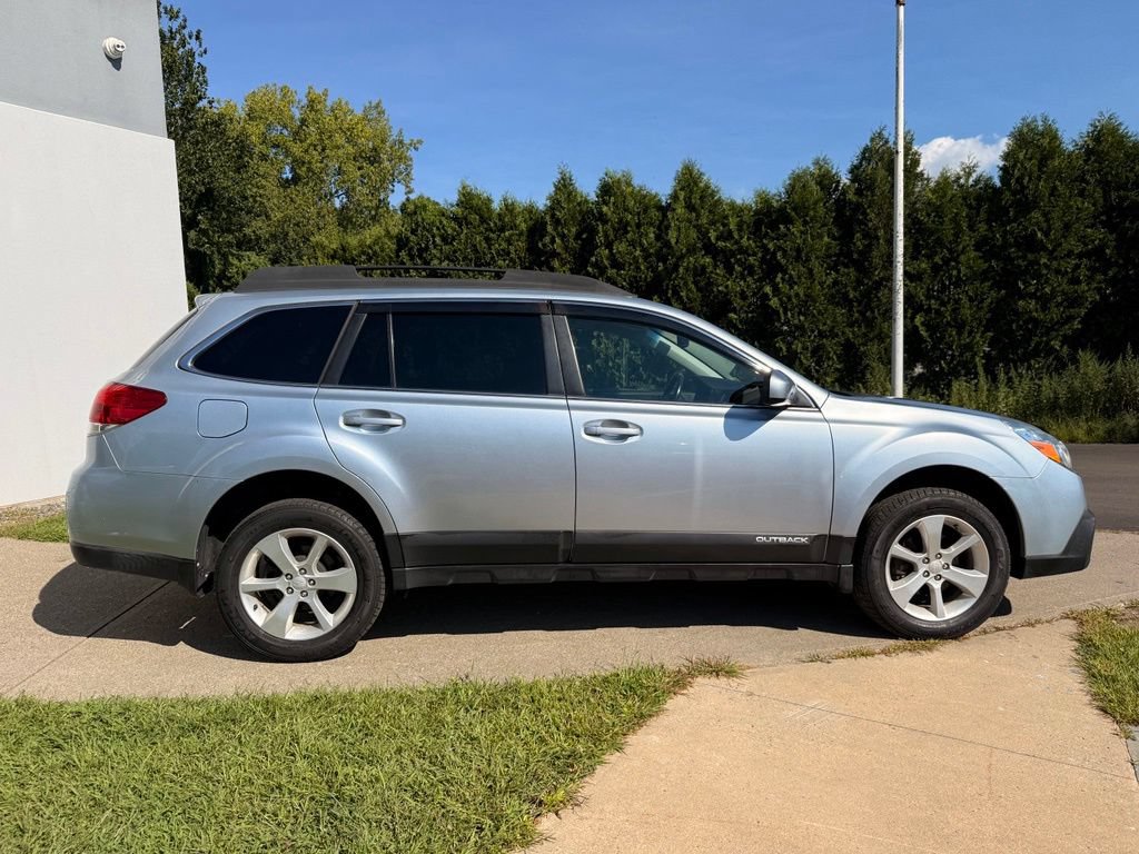 Used 2013 Subaru Outback 2.5i Premium w/ All-Weather Pkg AWD/4WD image 2