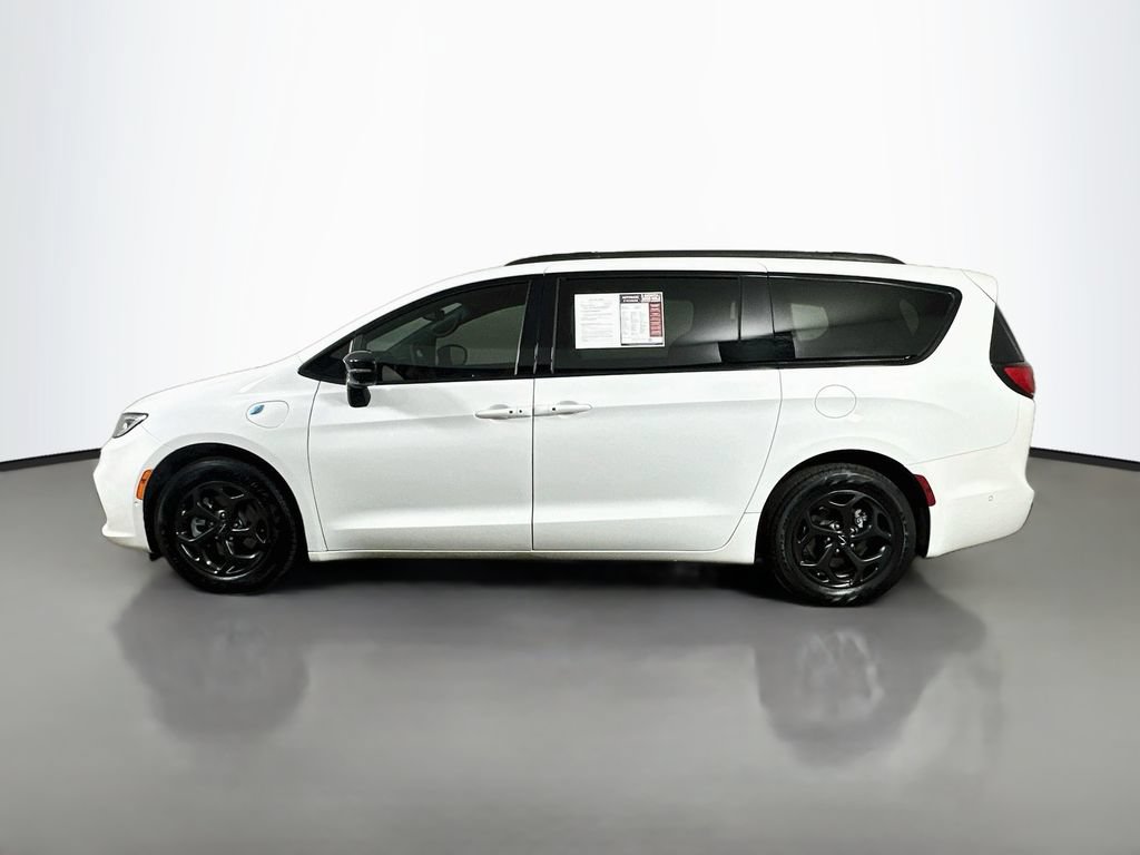 Used 2024 Chrysler Pacifica Premium FWD image 5