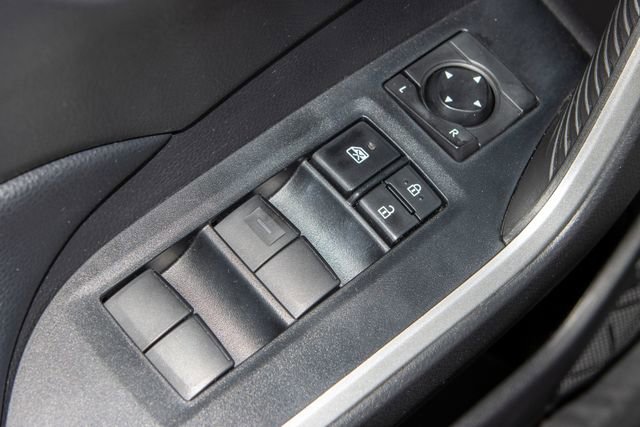 Used 2022 Toyota RAV4 LE AWD/4WD image 27