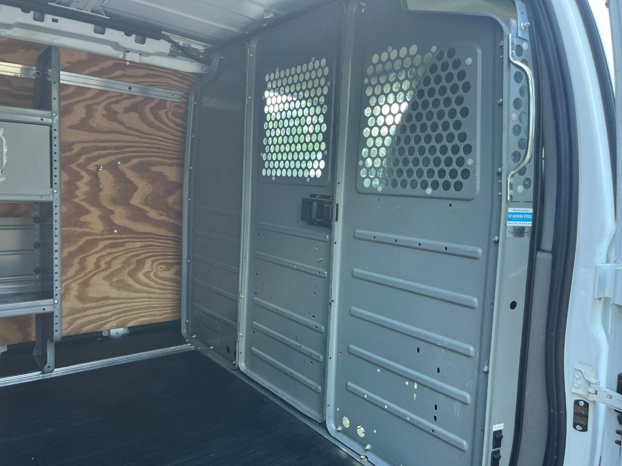 Used 2013 Chevrolet Express 3500 Extended RWD image 21