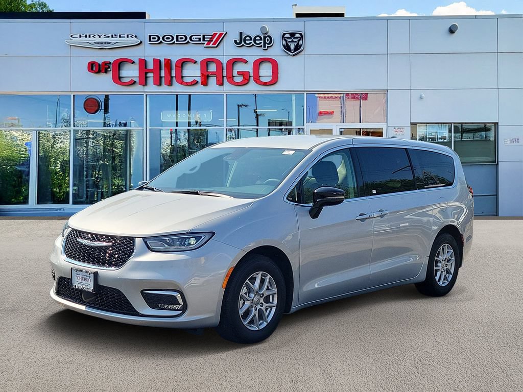 Certified 2024 Chrysler Pacifica Touring-L FWD image 2
