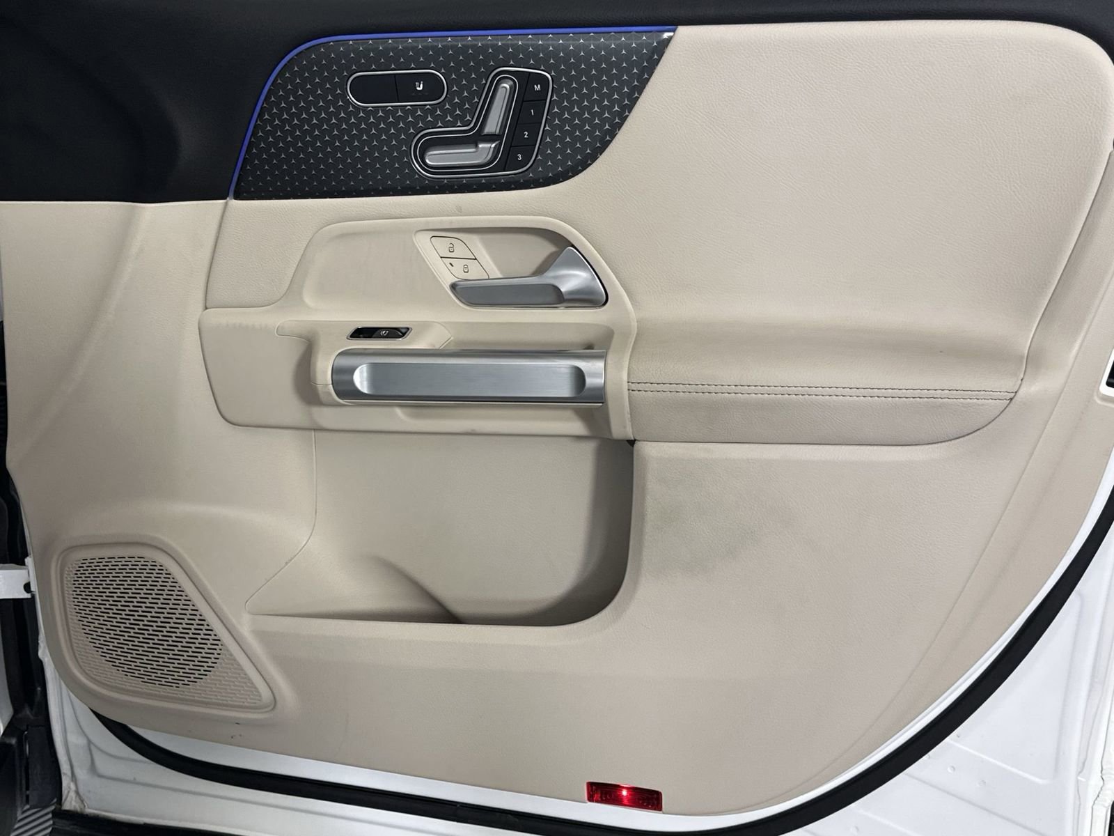 Used 2025 Mercedes-Benz GLB 250 image 30