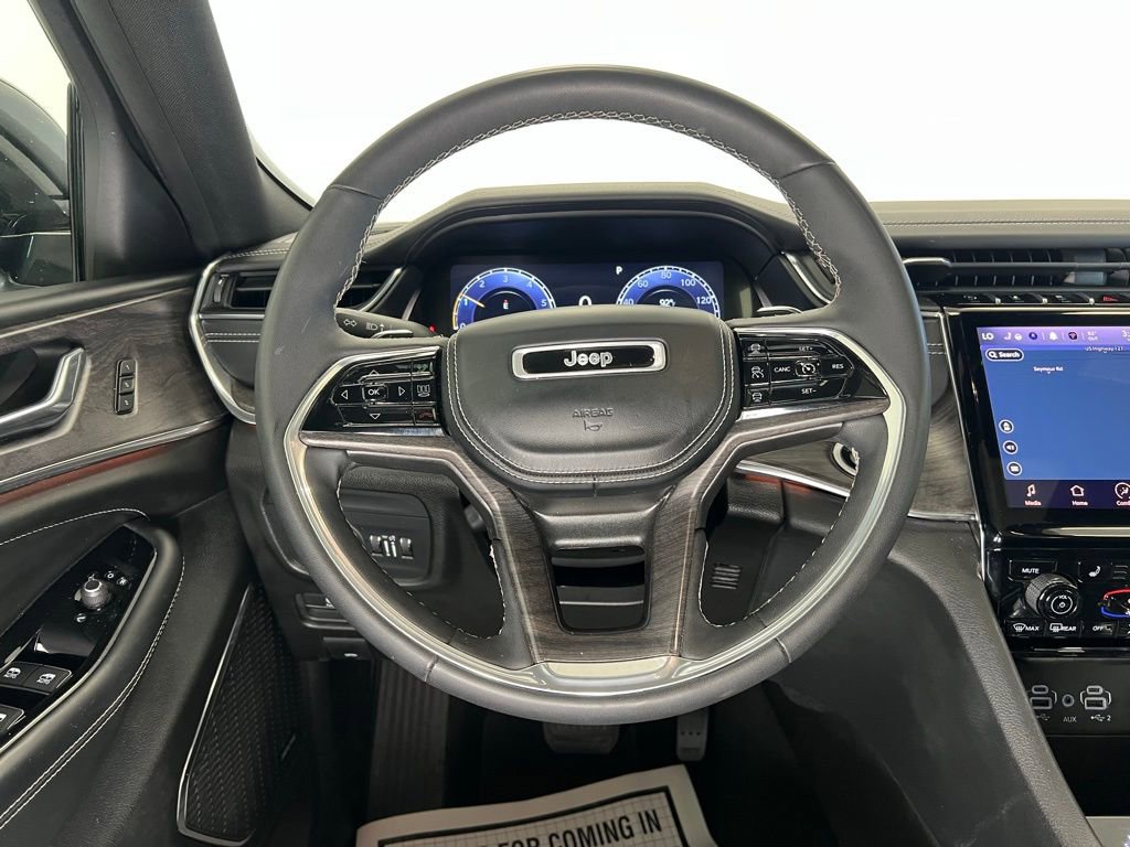 Used 2024 Jeep Grand Cherokee Overland image 13