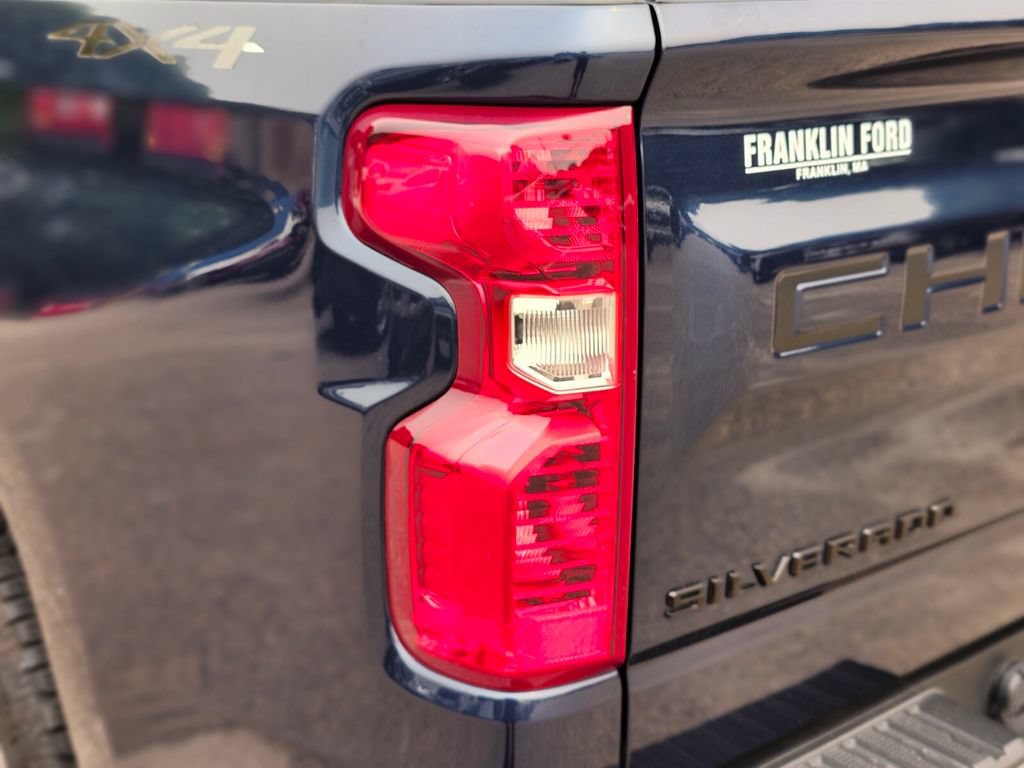 Used 2022 Chevrolet Silverado 1500 LT AWD/4WD image 9