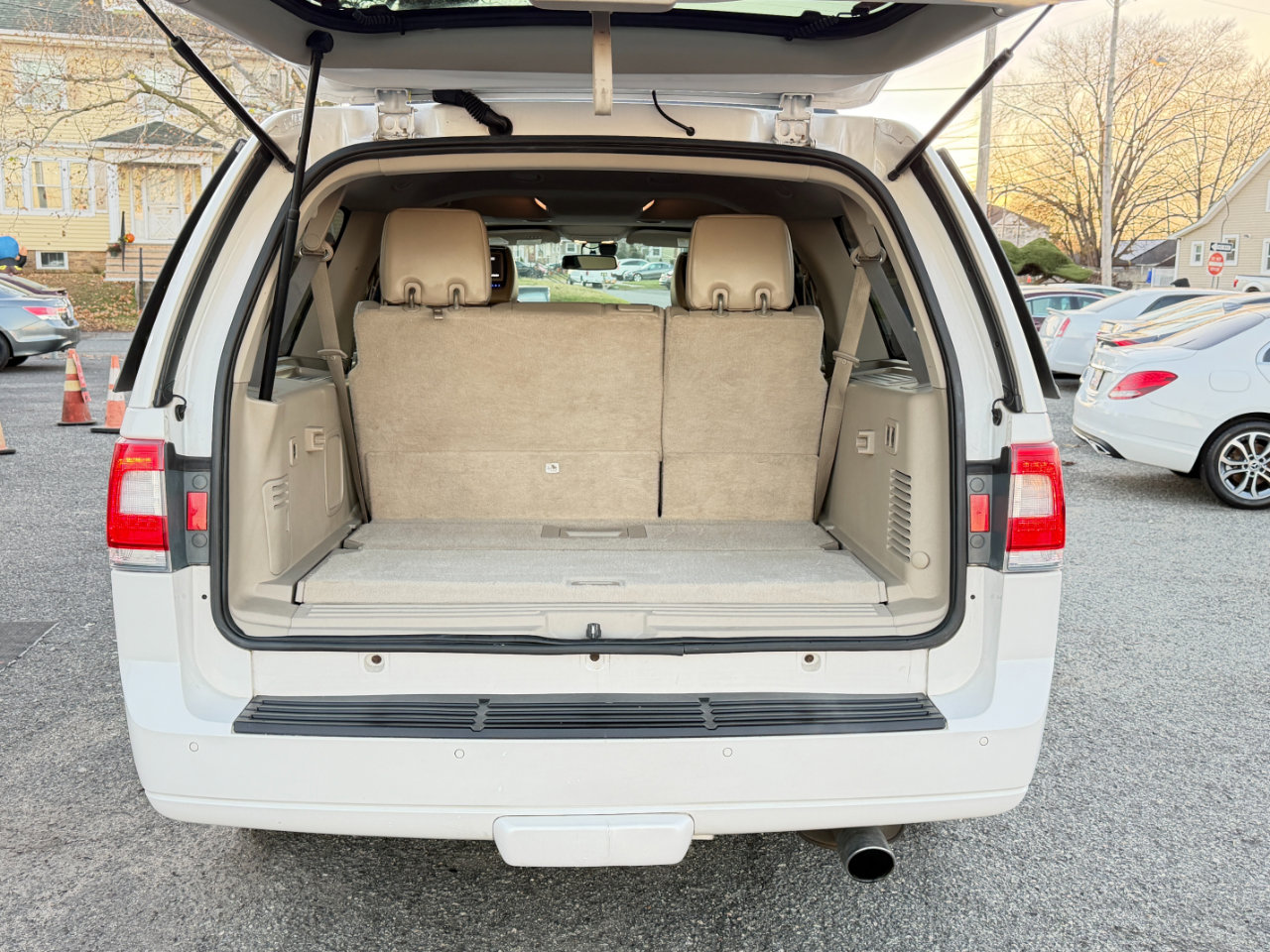 Used 2015 Lincoln Navigator L 4WD image 37