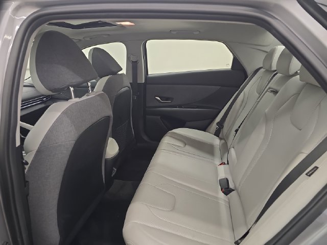 Used 2025 Hyundai Elantra Limited FWD image 16