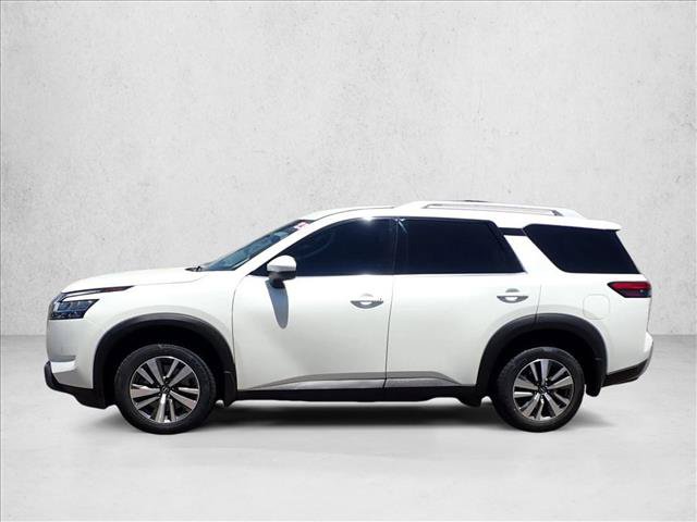 Used 2023 Nissan Pathfinder SL AWD/4WD image 2