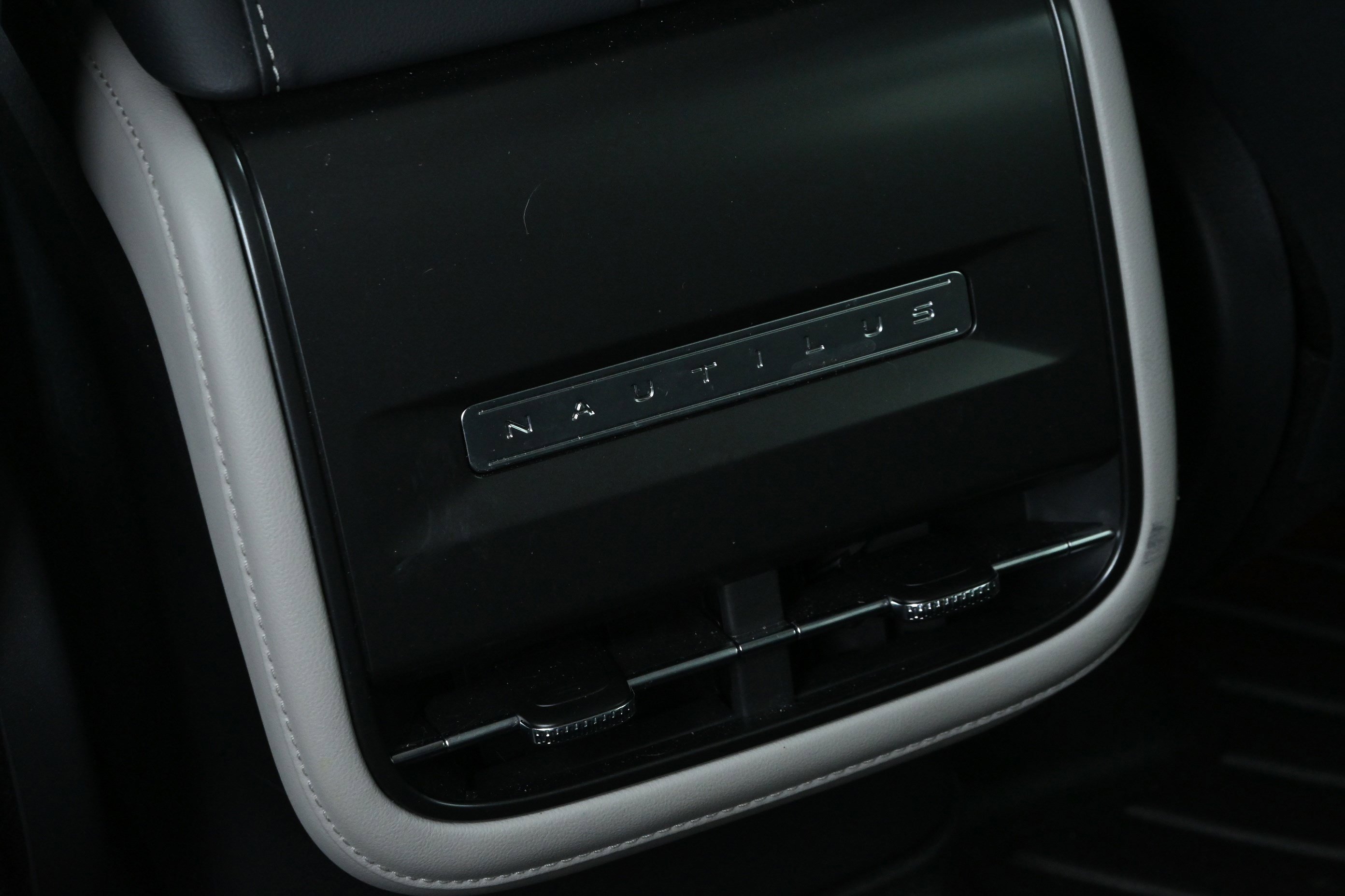 Used 2024 Lincoln Nautilus Premier AWD/4WD image 27