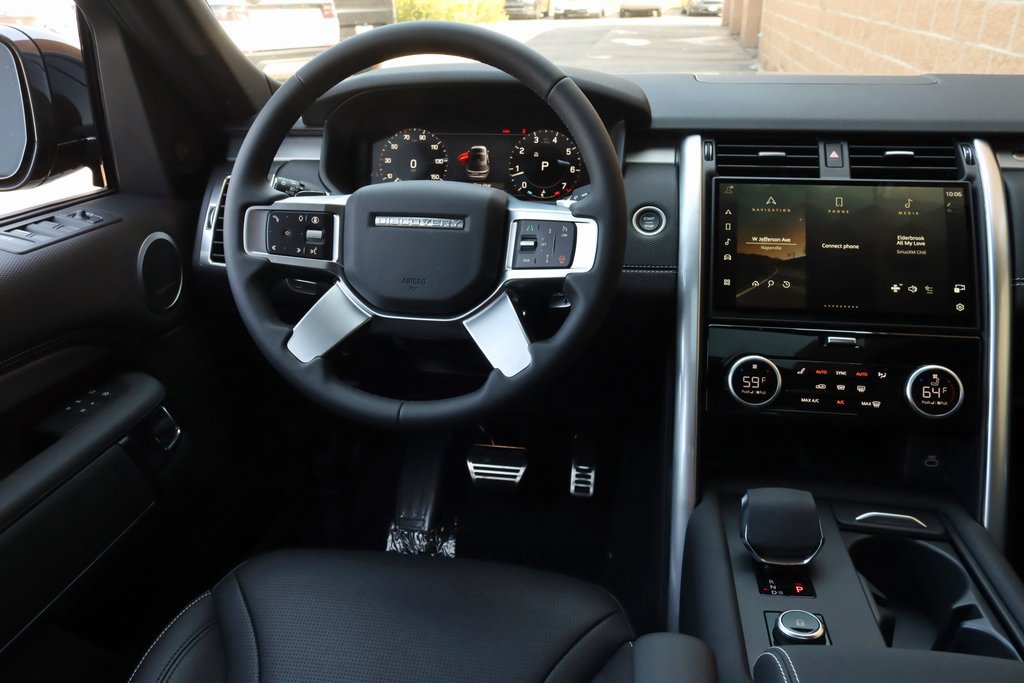 Certified 2024 Land Rover Discovery Dynamic SE AWD/4WD image 14