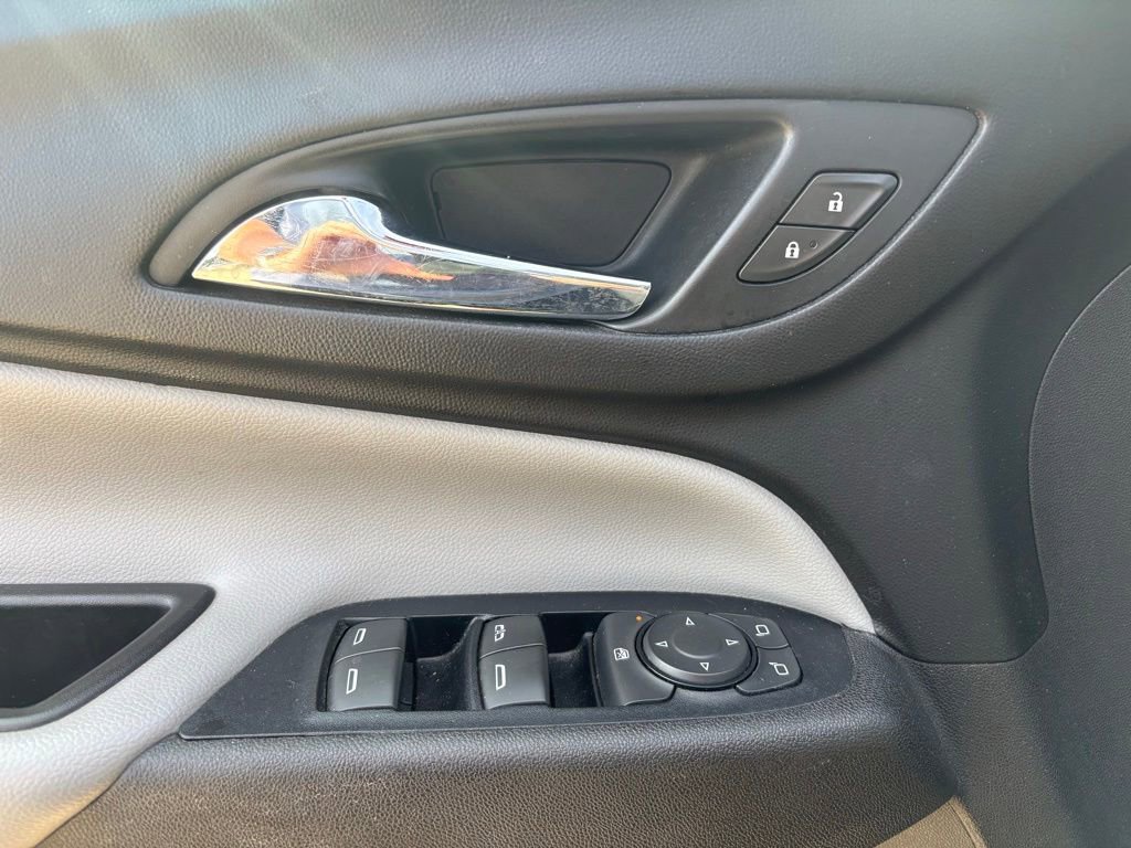 Used 2018 Chevrolet Equinox LS FWD image 10