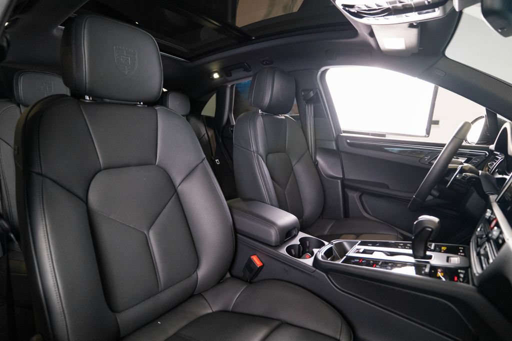 New 2026 Porsche Macan AWD/4WD image 17