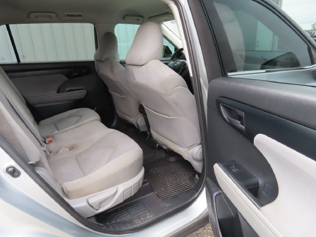 Used 2021 Toyota Highlander L FWD image 28