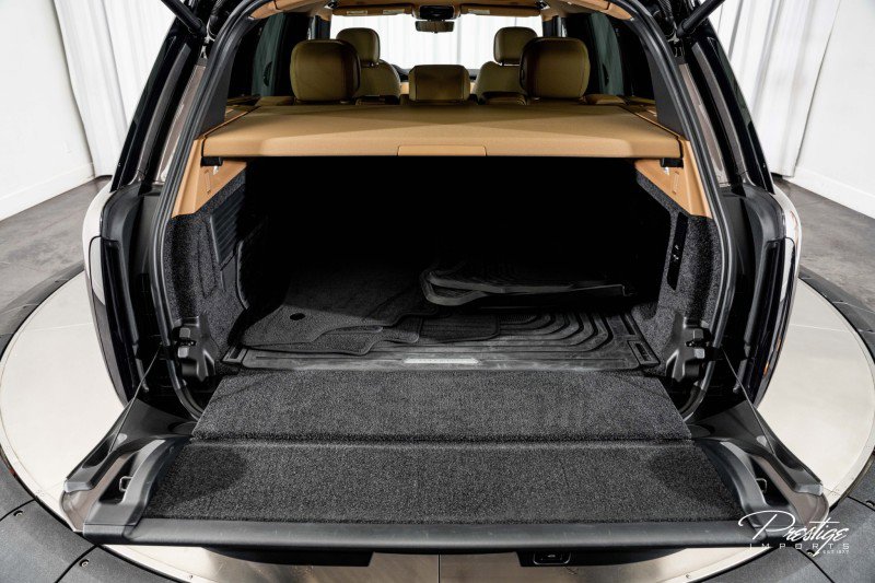 Used 2025 Land Rover Range Rover SE image 12