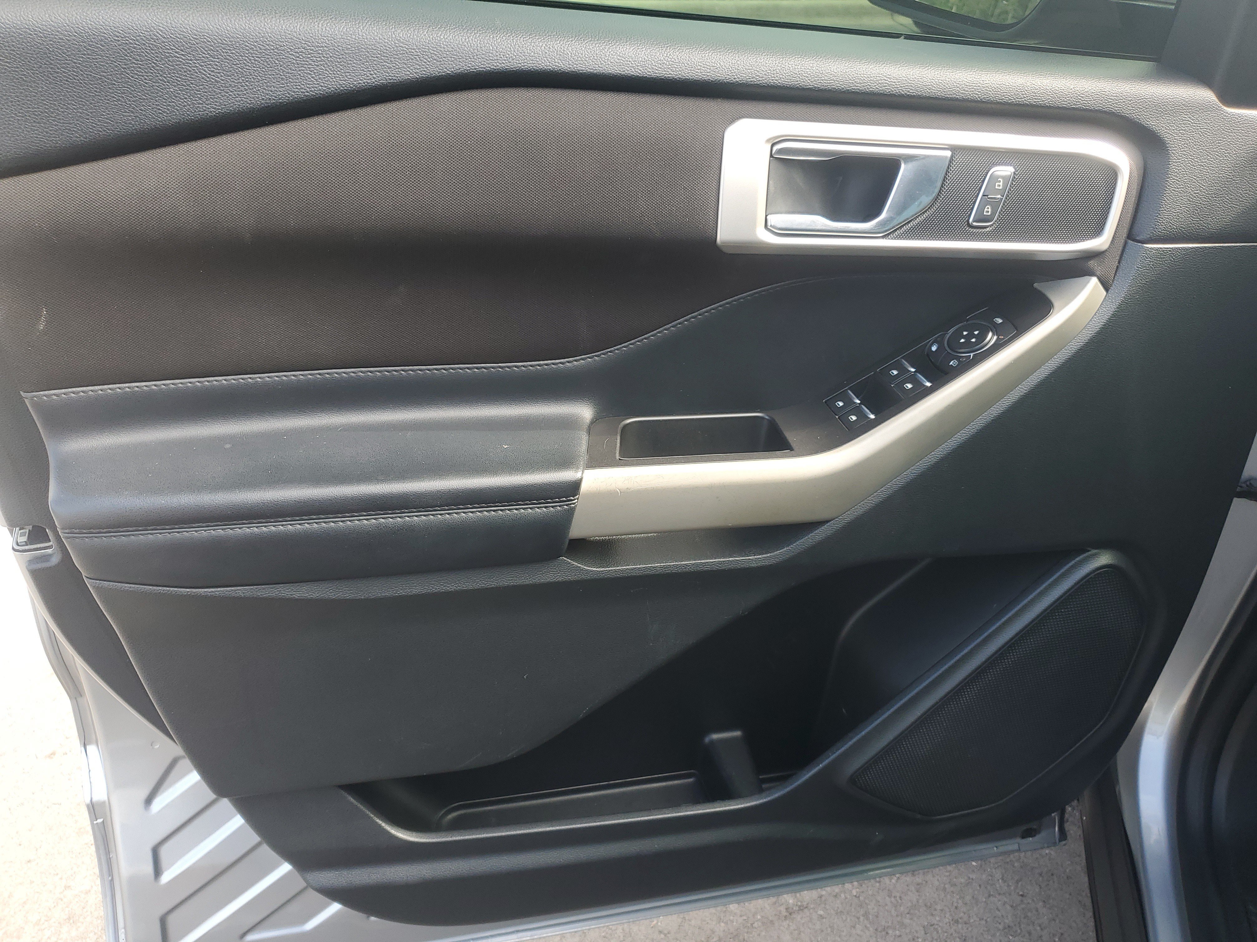 Used 2020 Ford Explorer XLT RWD image 11