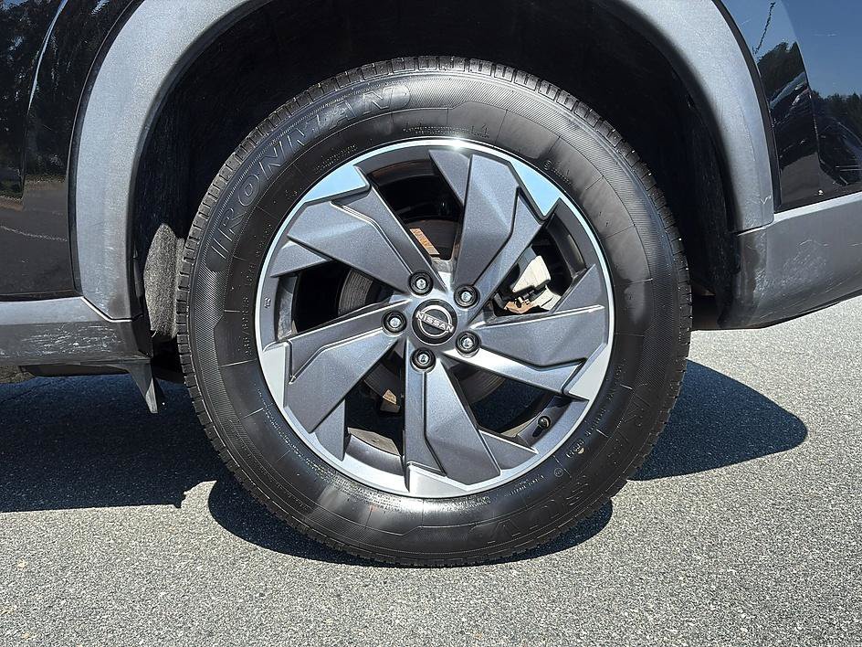 Certified 2025 Nissan Rogue SV FWD image 10