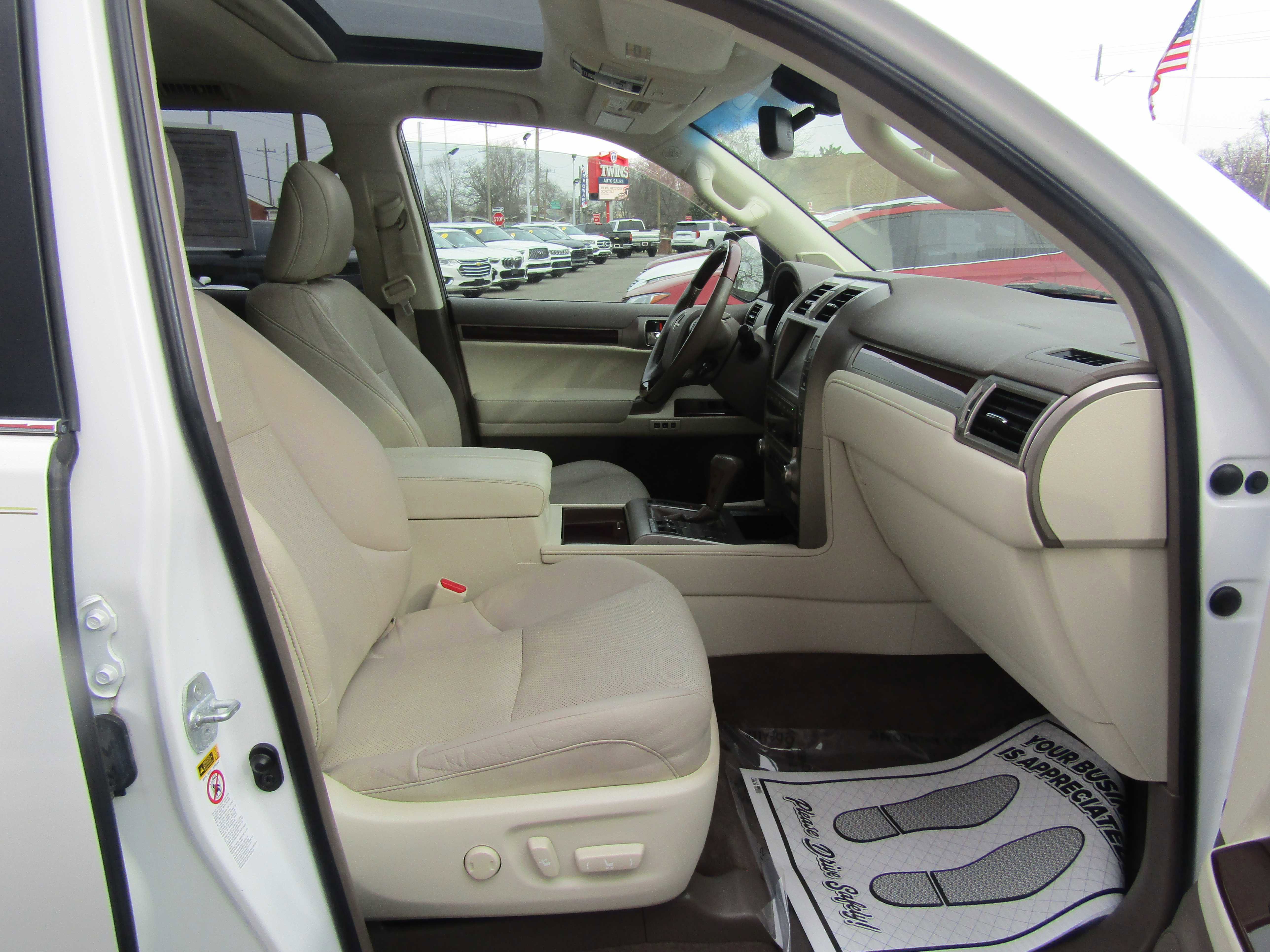 Used 2016 Lexus GX 460 w/ Premium Package image 26