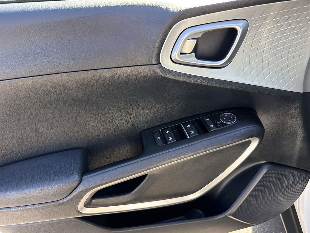 Used 2024 Kia Soul LX w/ Option Group 015 image 18